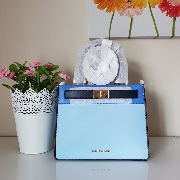 Michael Kors Tatiana Medium Messenger - Picture 1 of 14